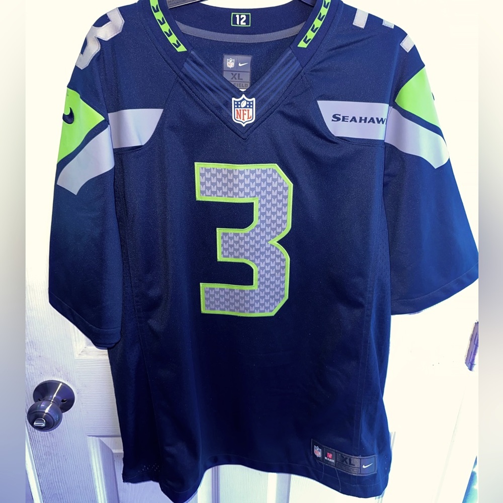 RUSSELL WILSON SEAHAWKS JERSEY (XL)